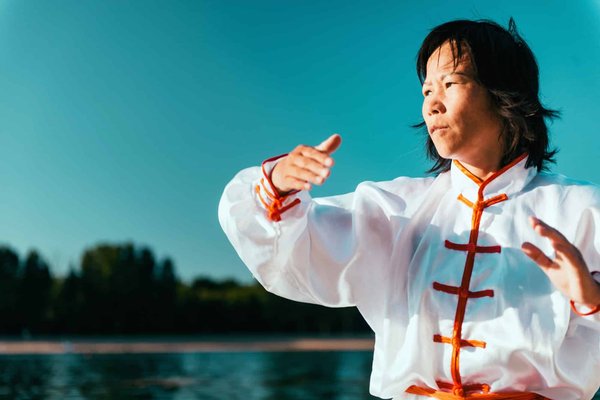 Come integrare il Tai Chi nell'allenamento per migliorare l'equilibrio dei pattinatori artistici?